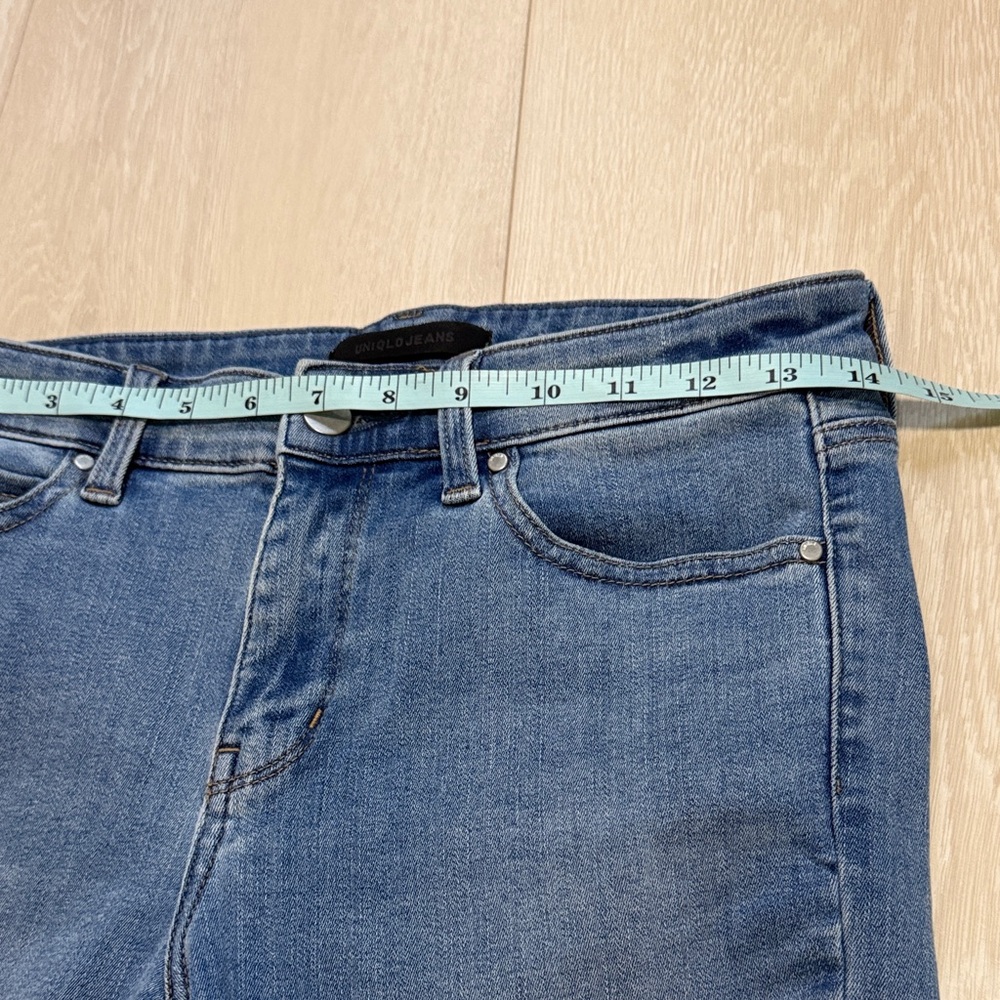 3/$10 Uniqlo Women's Blue Skinny Jeans with Frayed Hem - Picture 4 of 7